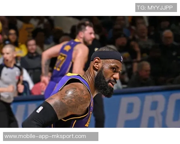 詹姆斯昨战未获罚球机会三四次明显犯规未被裁判判罚引发争议 詹姆斯昨战未获罚球机会三四次明显犯规未被裁判判罚引发争议